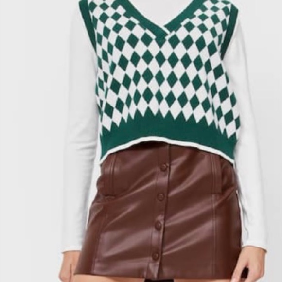 Trend alert!!!! Green and white vest - Picture 1 of 3